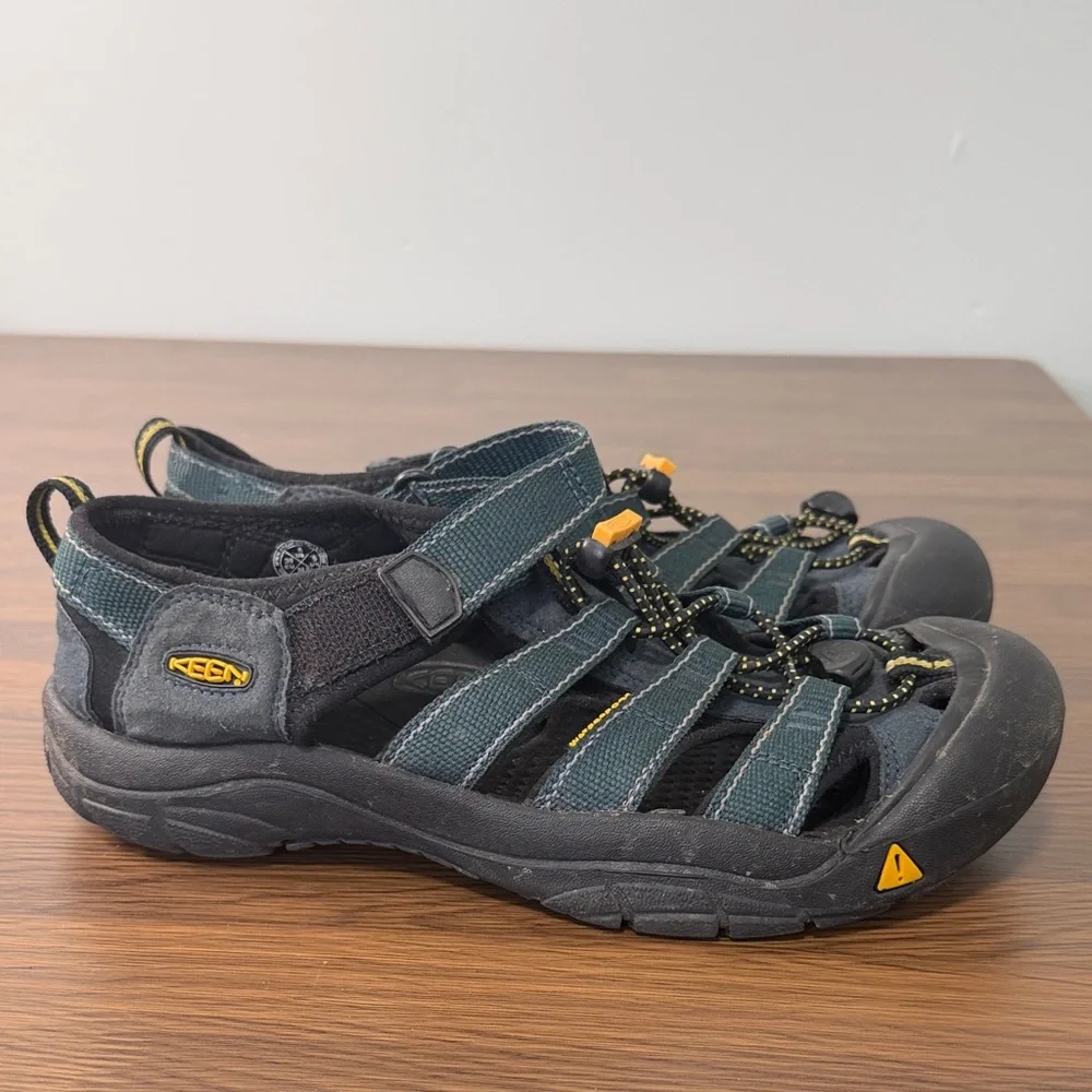Keen Women's Black and Teal Green Sandals‎ Sz 6